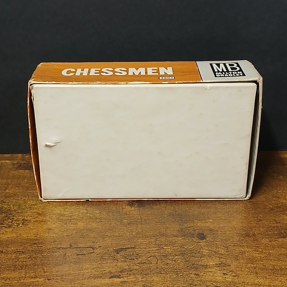 Vintage 1958 Chessmen By Milton Bradley Company “4807” Made in USA, Red & White - Picture 7 of 8